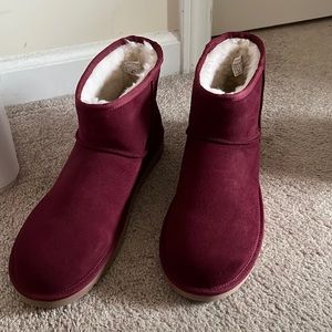 Kookaburra by UGG Maroon Mini ll
